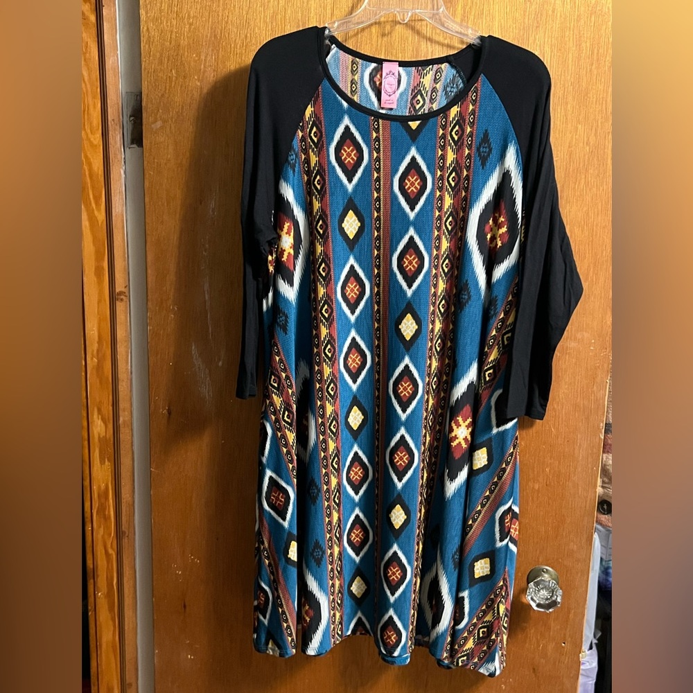 NWOT Dress, Honey me Curvy, 2XL, teal, burgundy w/black sleeves, knee length.